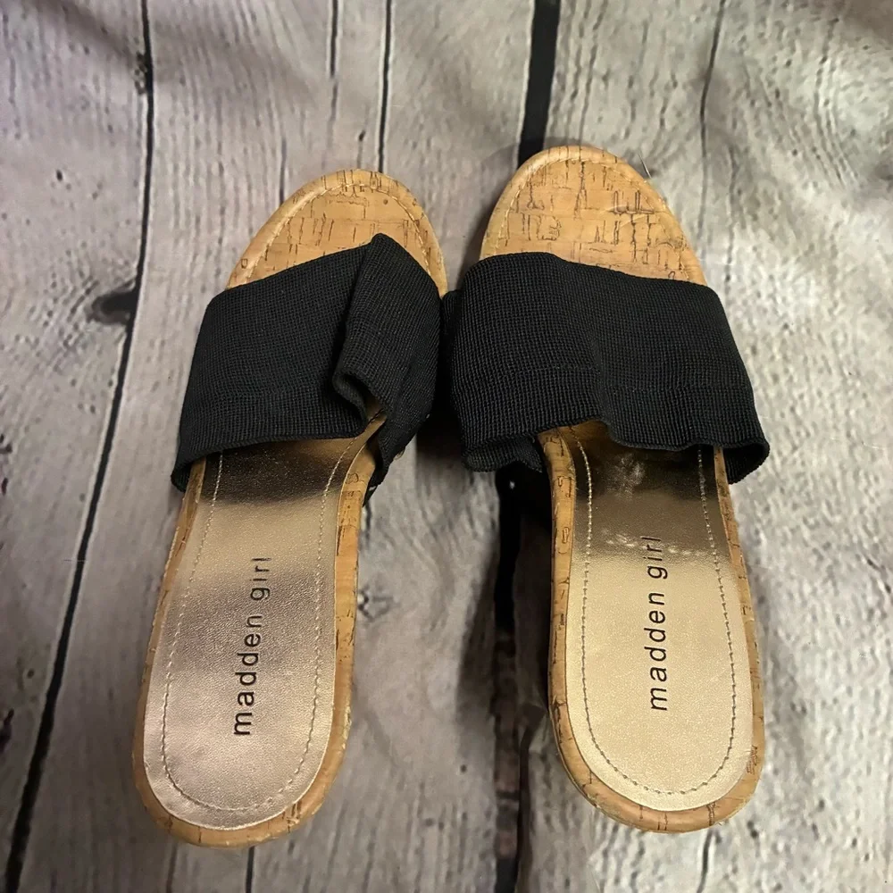 Madden Girl Women’s Nicolet Black Stretch Studded Slip On Wedge Sandals‎ Size 9